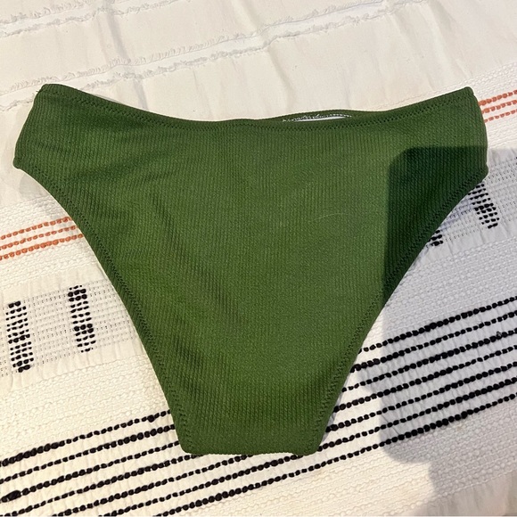 Green bikini bottoms! - Picture 2 of 2